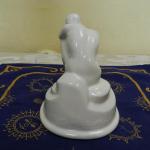 Bílá glazovaná soška Bílá glazovaná soška