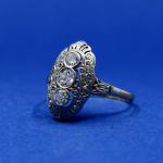 Bílozlatý art deco prsten s brilianty Bílozlatý art deco prsten s brilianty