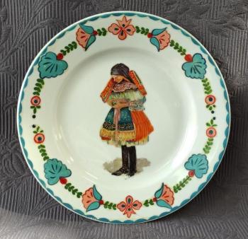 Talíř - Dívka v kroji, ruční malba Talíř - Dívka v kroji, ruční malba
