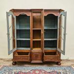 Vyřezávaná lutyšská dubová knihovna z 19. století  Vyřezávaná lutyšská dubová knihovna z 19. století