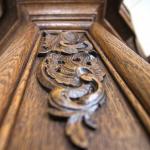 Zámecká dubová skříň z 19. století Zámecká dubová skříň z 19. století