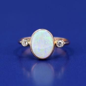 Zlatý prsten s opálem Zlatý prsten s opálem