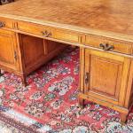 Starožitný psací stůl z dubu velký Starožitný psací stůl z dubu velký