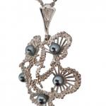 STŘÍBRNÝ NÁHRDELNÍK - KVĚTINA S PERLIČKAMI STŘÍBRNÝ NÁHRDELNÍK - KVĚTINA S PERLIČKAMI