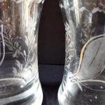 Dvě menší skleničky, broušený florální motiv Dvě menší skleničky, broušený florální motiv