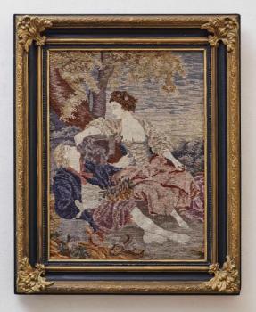 Ručně tkaný gobelín s romantickou scénou v zlacené Ručně tkaný gobelín s romantickou scénou v zlacené