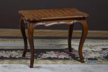 109. Odkládací stolek v rokokovém stylu 109. Odkládací stolek v rokokovém stylu