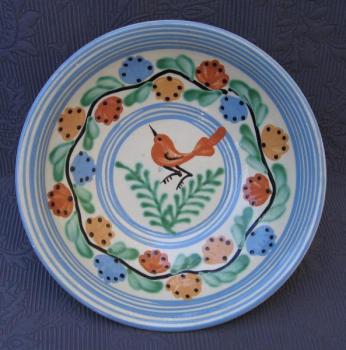 Talíř s ptáčkem, zn. Parikrupa ( Pozdišovce ) Talíř s ptáčkem, zn. Parikrupa ( Pozdišovce )