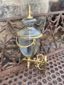 Mosazná aplika s ramenem  Mosazná aplika s ramenem