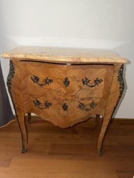 Komoda ve stylu rococo Komoda ve stylu rococo