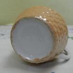 Béžový porcelánový hrnek s květinami Béžový porcelánový hrnek s květinami