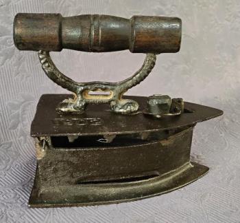 Starožitná žehlička, zn. 1902  Starožitná žehlička, zn. 1902