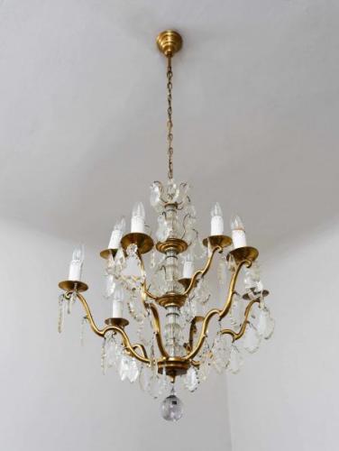 Dvoupatrový lustr s křišťálovými ověsy Dvoupatrový lustr s křišťálovými ověsy