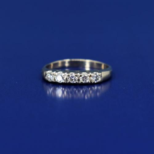 Au 560/1000/ 1,40 g, brilliant cut diamonds 5 x 0,05 ct Au 560/1000/ 1,40 g, brilliant cut diamonds 5 x 0,05 ct