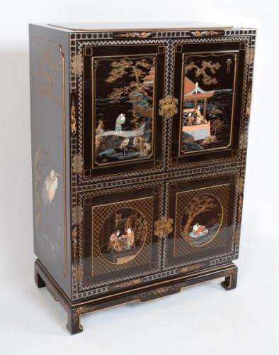 Čínská malovaná skříň Čínská malovaná skříň
