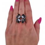 Stříbrný prsten extravagantní s modrými kameny Stříbrný prsten extravagantní s modrými kameny