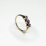 Zlatý prsten s brilianty a rubínem Zlatý prsten s brilianty a rubínem