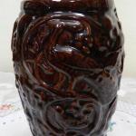 Plastická keramická hnědá váza s motivy zvířat Plastická keramická hnědá váza s motivy zvířat