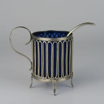 EMPÍROVÁ NÁDOBKA SE LŽIČKOU EMPÍROVÁ NÁDOBKA SE LŽIČKOU