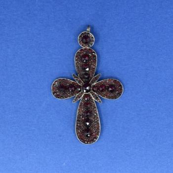 Granátový přívěsek - Kříž Granátový přívěsek - Kříž