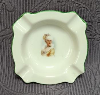 Popelník II., portrét dámy   Popelník II., portrét dámy