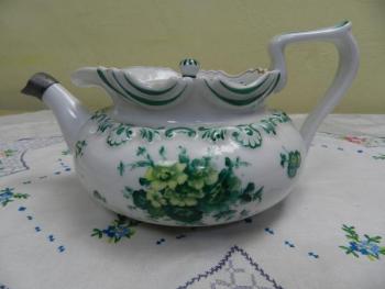 Konvička s květinovým motivem Konvička s květinovým motivem