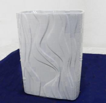 Bílá porcelánová váza Bílá porcelánová váza