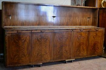 Funkcionalistická barová stěna Funkcionalistická barová stěna