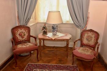 Rokokové křesílko s gobelínem Rokokové křesílko s gobelínem