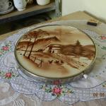 Otočný porcelánový podnos v chromové montáži Otočný porcelánový podnos v chromové montáži