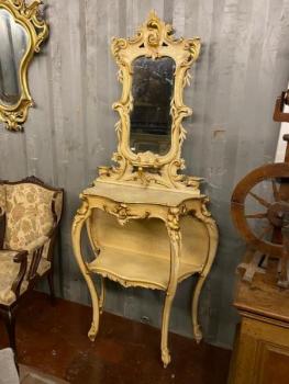 Toaletka v rokokovém stylu   Toaletka v rokokovém stylu