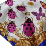 ŠÁTEK VERSACE S MOTÝLY A BERUŠKAMI ŠÁTEK VERSACE S MOTÝLY A BERUŠKAMI