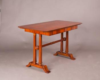 Elegantní biedermeierový psací stůl Elegantní biedermeierový psací stůl