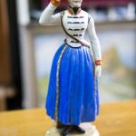Starožitná porcelánová soška Starožitná porcelánová soška