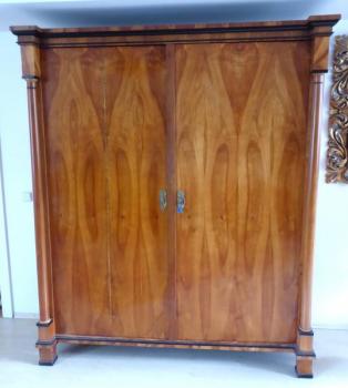 Zámecká velká skříň – biedermeier Zámecká velká skříň – biedermeier