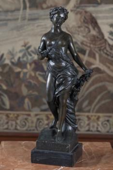 217. Stojící dívčí akt 217. Stojící dívčí akt