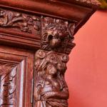 Renesanční kredenc mistrovsky vyřezávaný Renesanční kredenc mistrovsky vyřezávaný