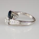 Zlatý prsten s diamanty a safírem Zlatý prsten s diamanty a safírem