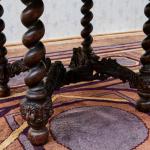 Neorenesanční jídelní stůl s orly Neorenesanční jídelní stůl s orly