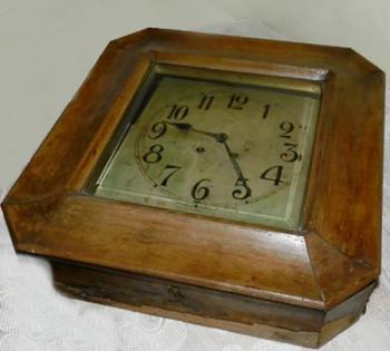 Dřevěné nástěnné hodiny Dřevěné nástěnné hodiny