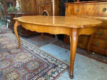 Jídelní stůl se zásuvkou Jídelní stůl se zásuvkou