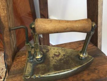 Mosazná žehlička Mosazná žehlička