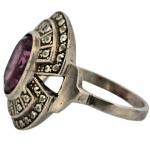 Stříbrný  prsten s fialovým kamenem a markazity Stříbrný  prsten s fialovým kamenem a markazity