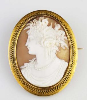 Zlatá brož s kamejí Zlatá brož s kamejí