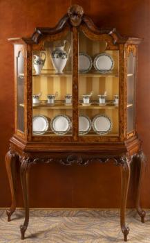 158. Vitrína v barokním stylu 158. Vitrína v barokním stylu