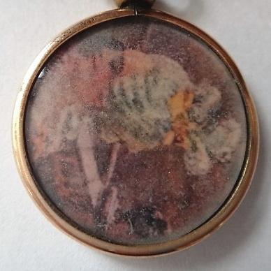 Pozlacený kulatý přívěsek - otevírací Pozlacený kulatý přívěsek - otevírací