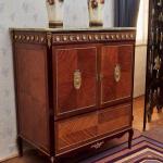 Televizní skříň s mramorovou deskou  Televizní skříň s mramorovou deskou