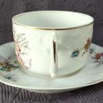 Šálek s podšálkem, plasticky zdobený Šálek s podšálkem, plasticky zdobený