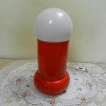 Červená retro lampa, funkční stav Červená retro lampa, funkční stav