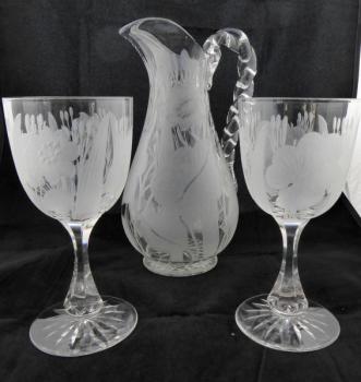 Džbán a 2 sklenice, broušené květy a listy, Anglie Džbán a 2 sklenice, broušené květy a listy, Anglie